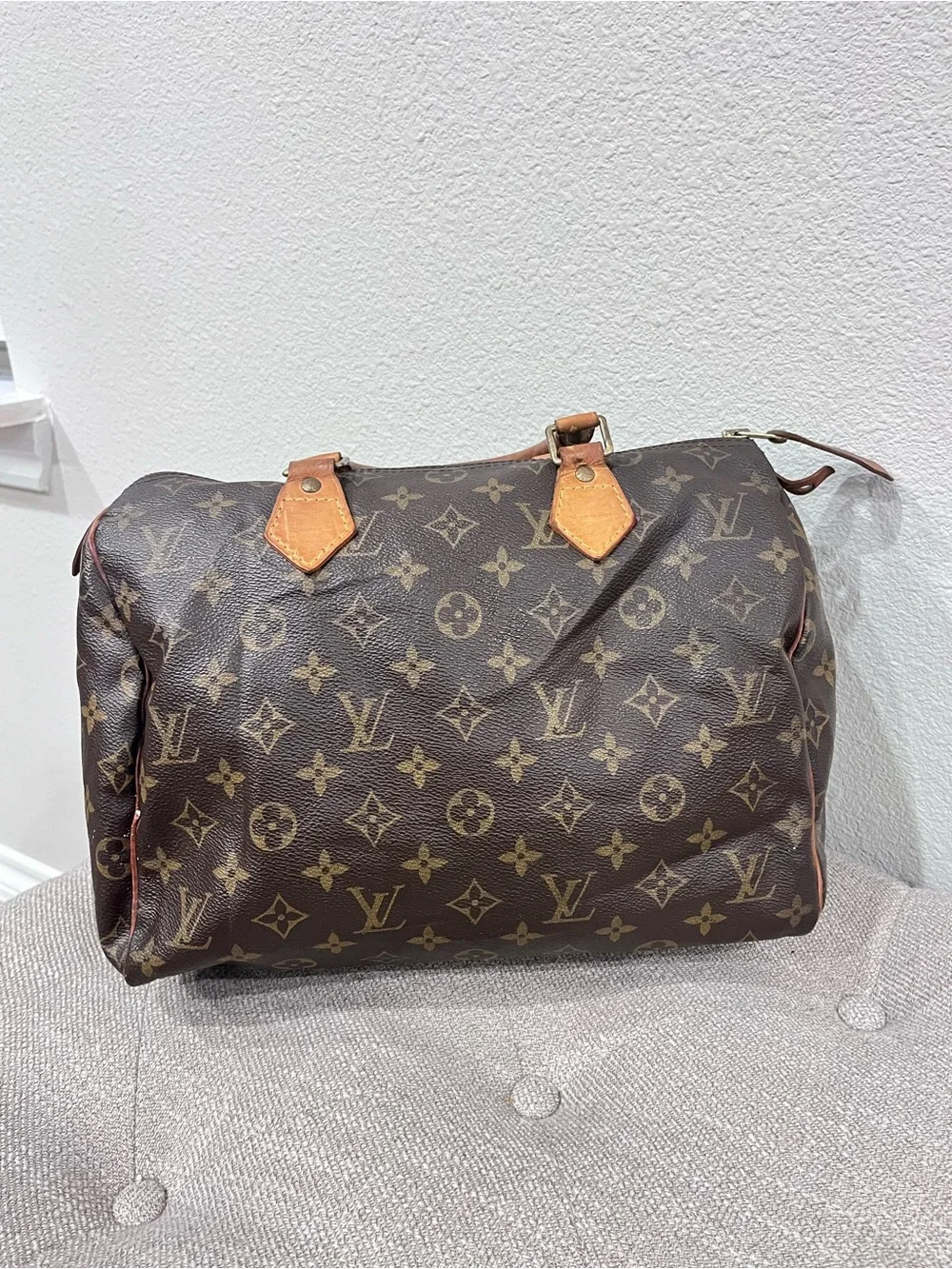 LOUIS VUITTON MONOGRAM SPEEDY 30 BAG.